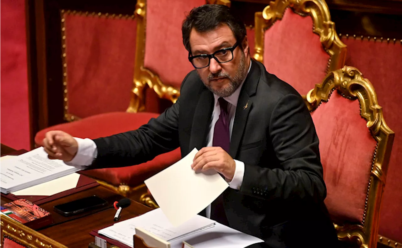 Salvini, 'se scioperi fuori dalle norme pronto a precettare'