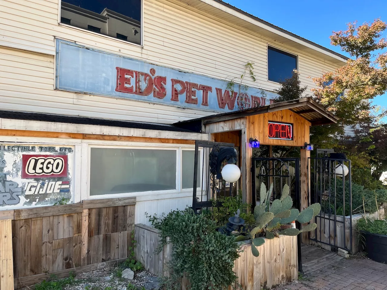 Ed’s Pet World building in Homewood could be yours for $2.2 million