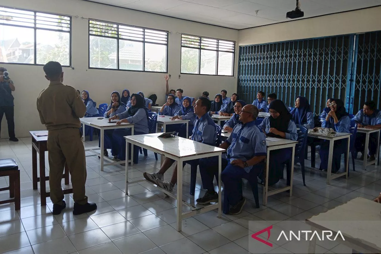 Guru dan murid bertukar peran peringati Hari Guru di Temanggung