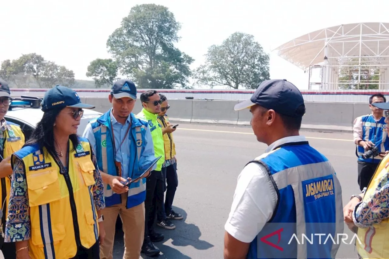 Wamen PU tinjau Tol Jakarta-Cikampek jelang Natal-Tahun Baru 2025