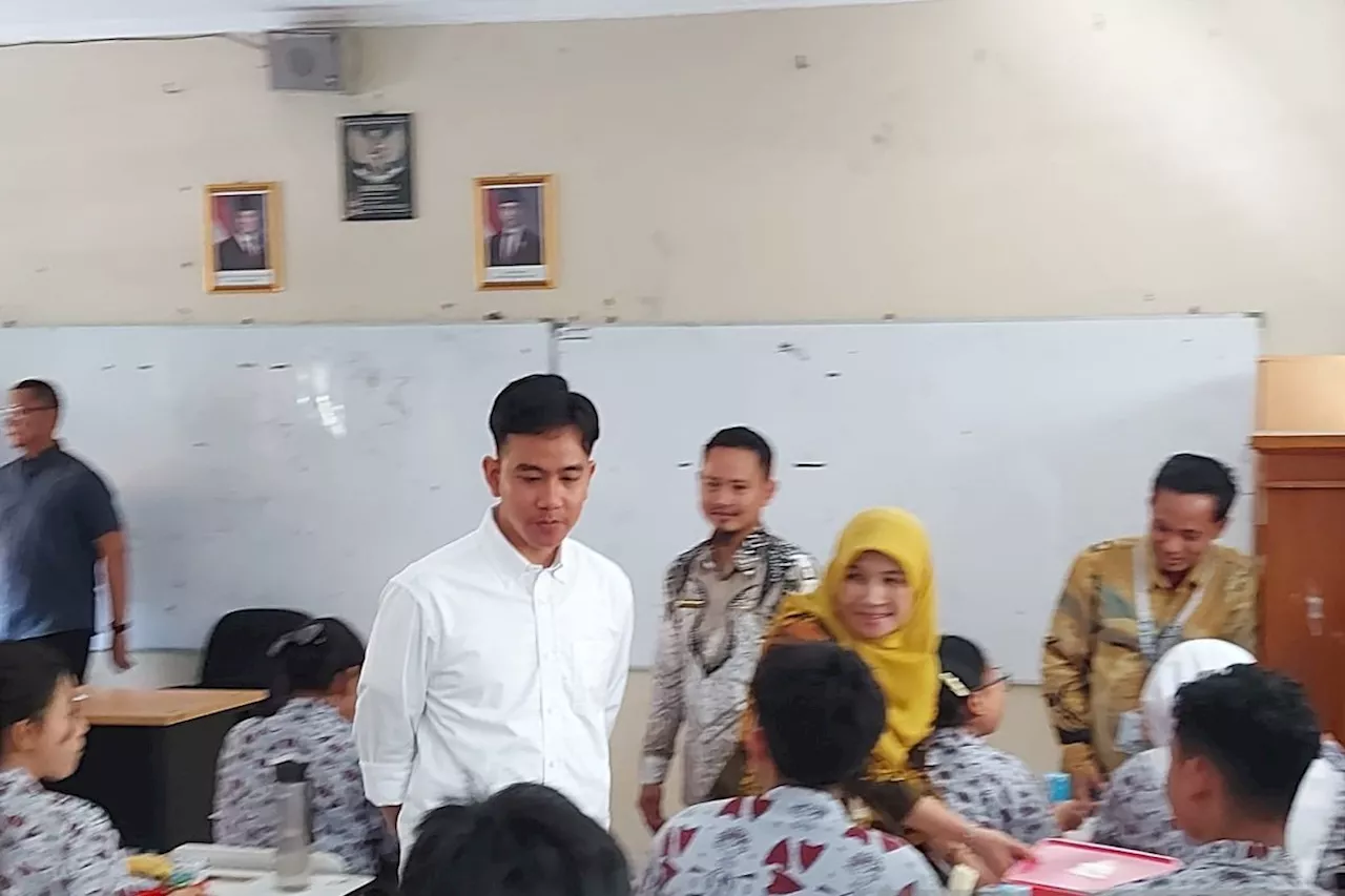 Wapres tinjau makan bergizi gratis di SMKN 3 Kota Tangerang