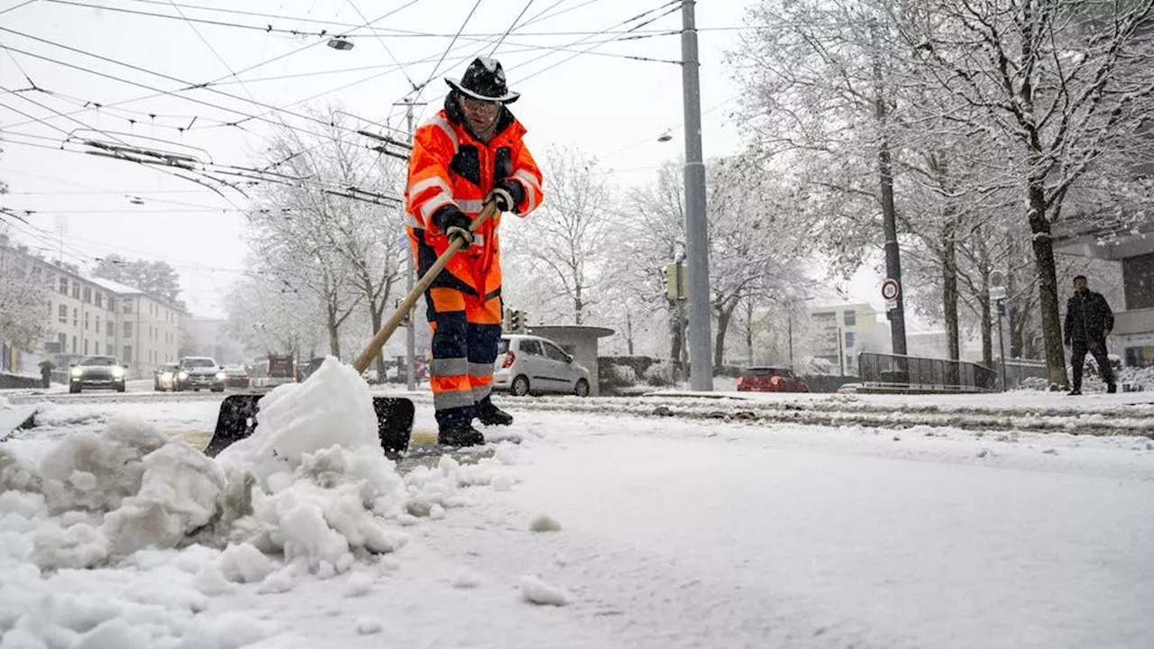 Der Schnee macht dem Verkehr zu schaffen ++ Der erste Schnee Ende November: Ist das nicht etwas spät?