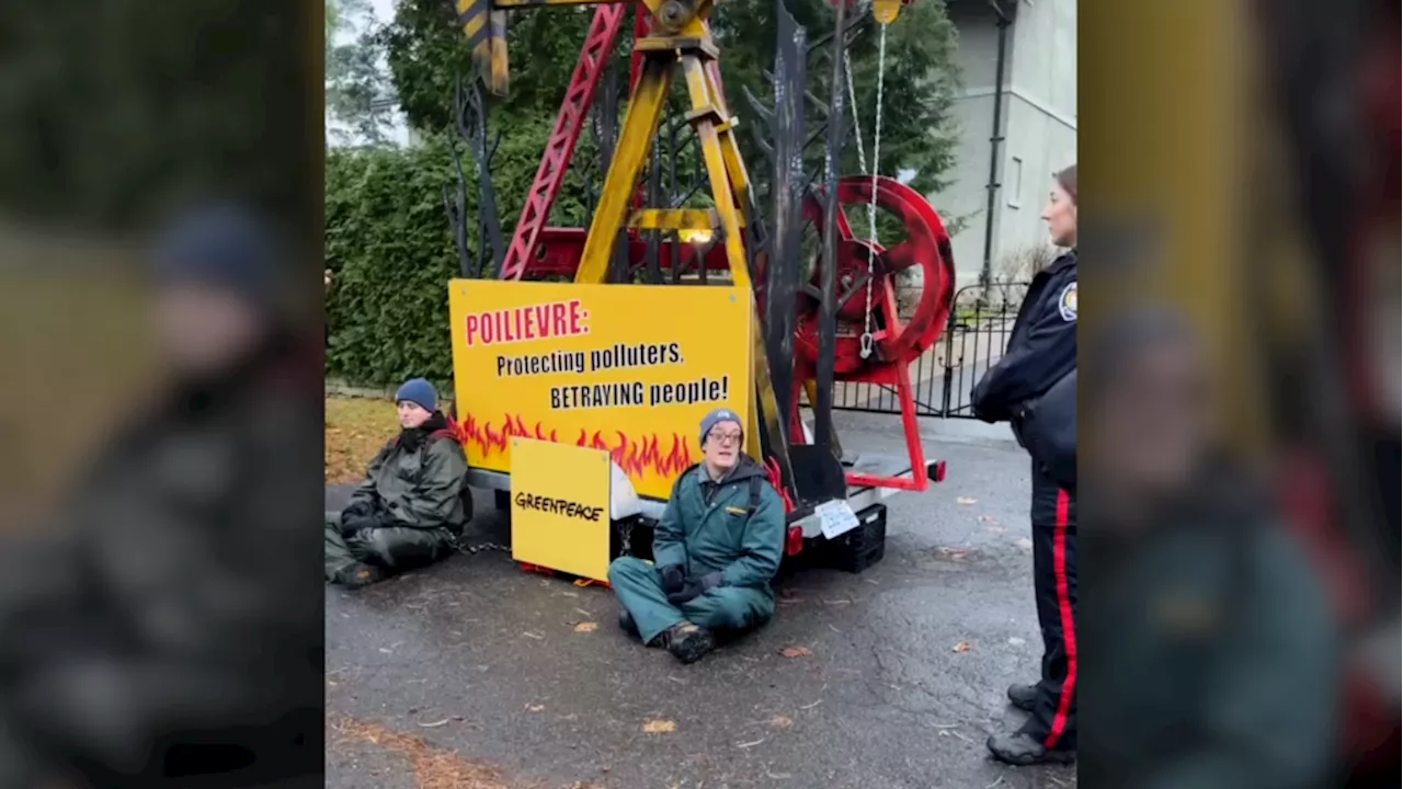 2 arrested during Greenpeace protest outside Stornoway residence in Ottawa