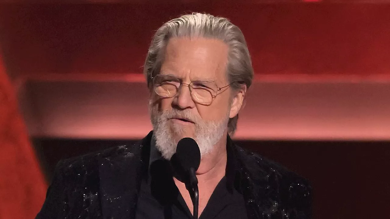 Jeff Bridges suffers awkward fail at the 2024 CMA Awards while announcing biggest award of night