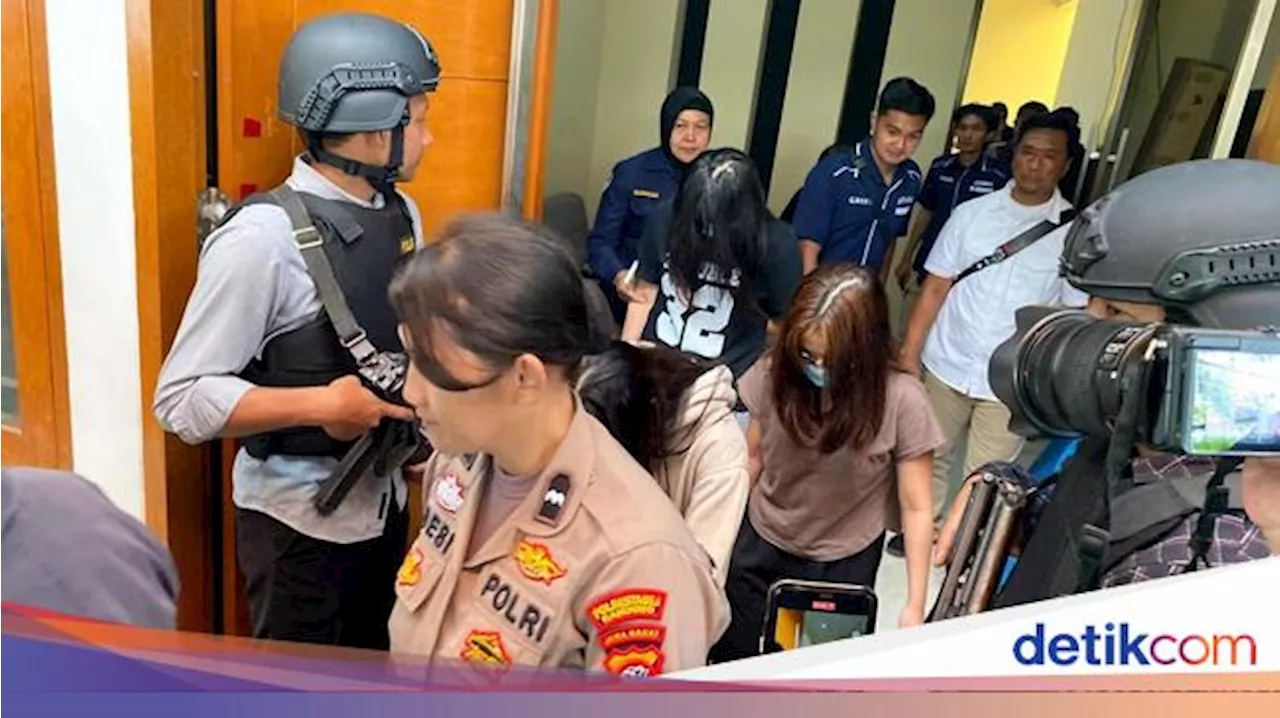 Polisi Gerebek Markas Judi Online di Bandung, Amankan 5 Orang