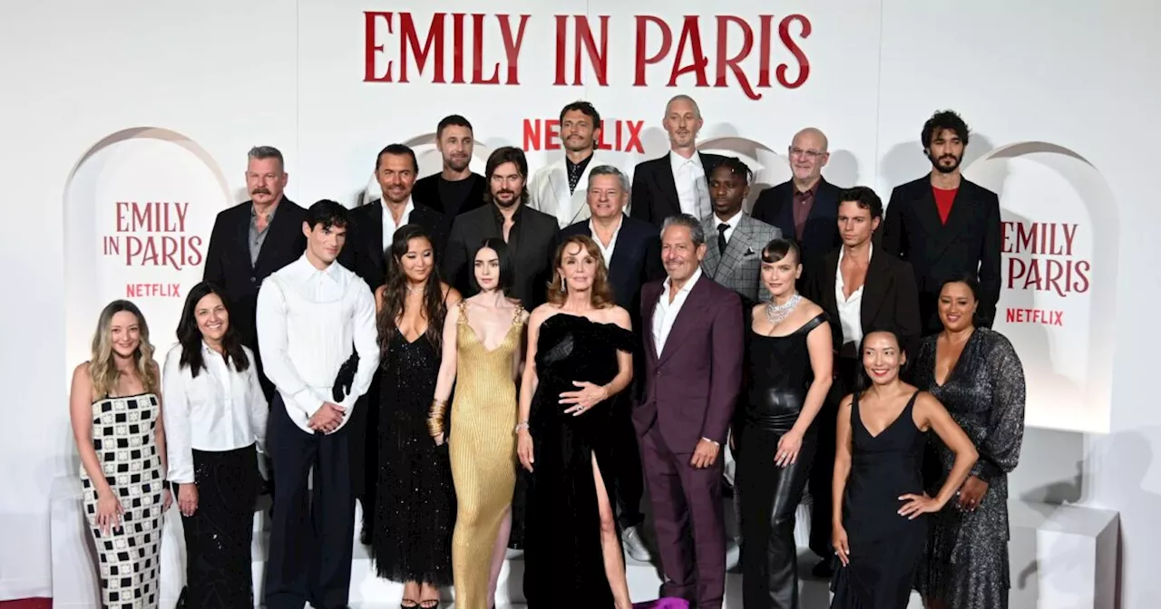 “Emily in Paris” fa felice Macron: la 5^ stagione torna a Parigi