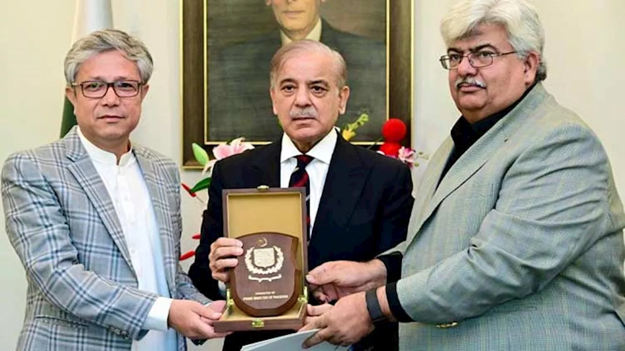 PM Shehbaz announces Rs5m cash award for FBR officer to foil tax fraud attempt