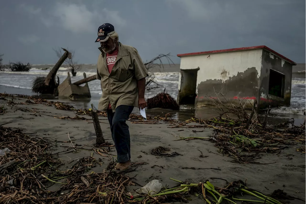 La victoria de El Bosque: los primeros desplazados climáticos de México son reubicados