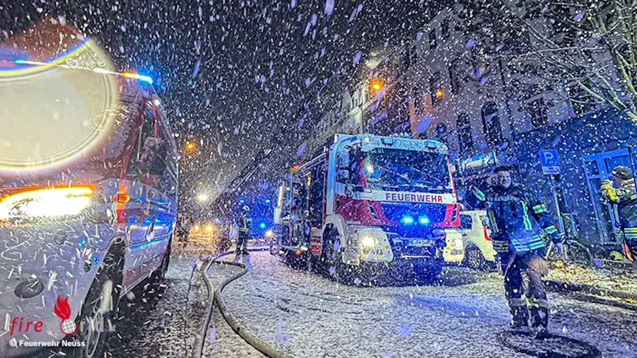 D: Feuer in einem Wohnhaus in Neuss → eine verletzte Einsatzkraft (Stromschlag) und erheblicher Sachschaden