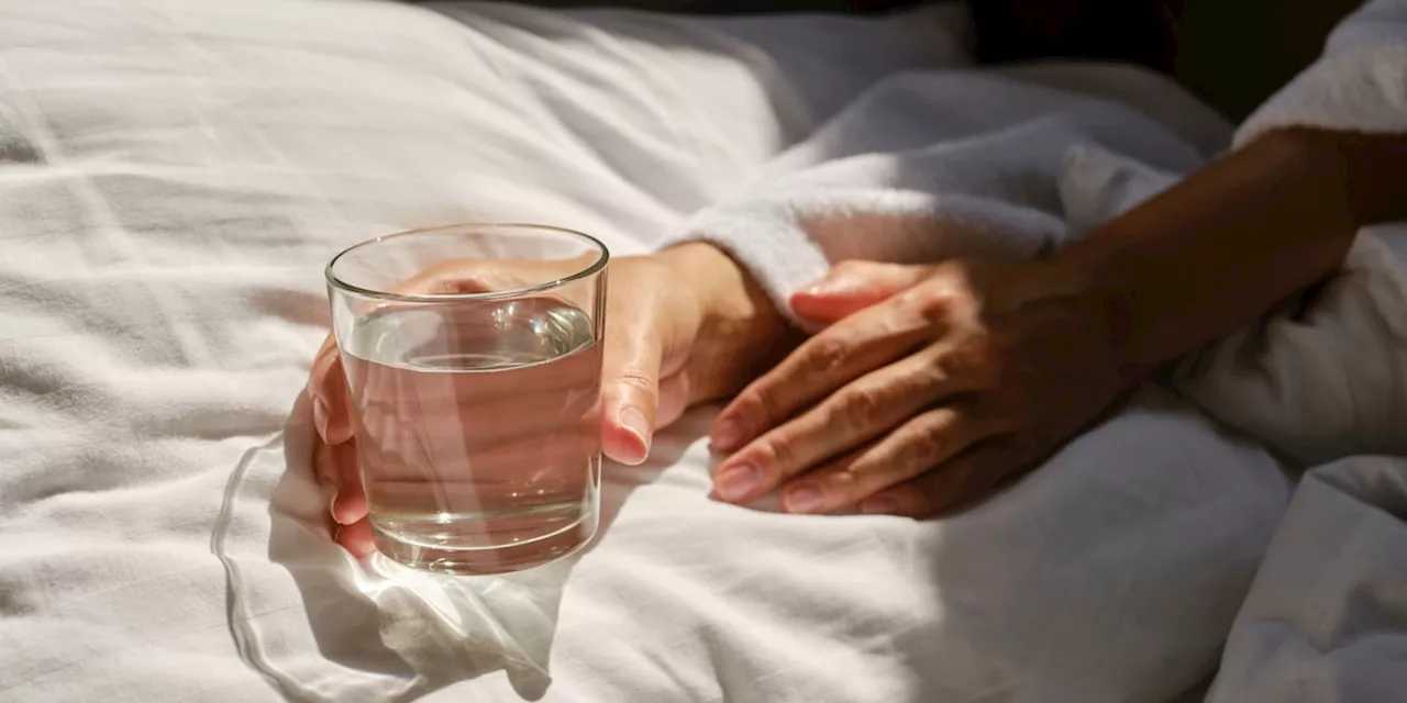 Nicht kalt: Warum Sie jeden Morgen warmes Wasser trinken sollten