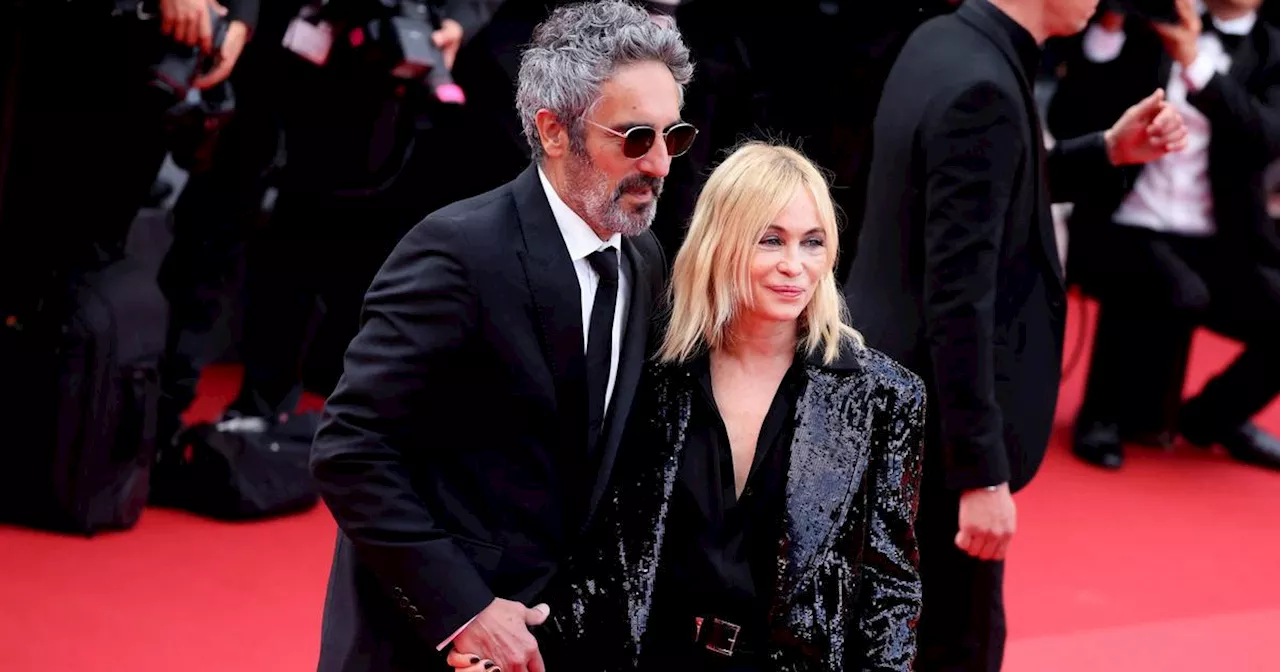  Emmanuelle Béart toujours autant amoureuse de son mari Frédéric Chaudier : “14 ans que je l’adore”