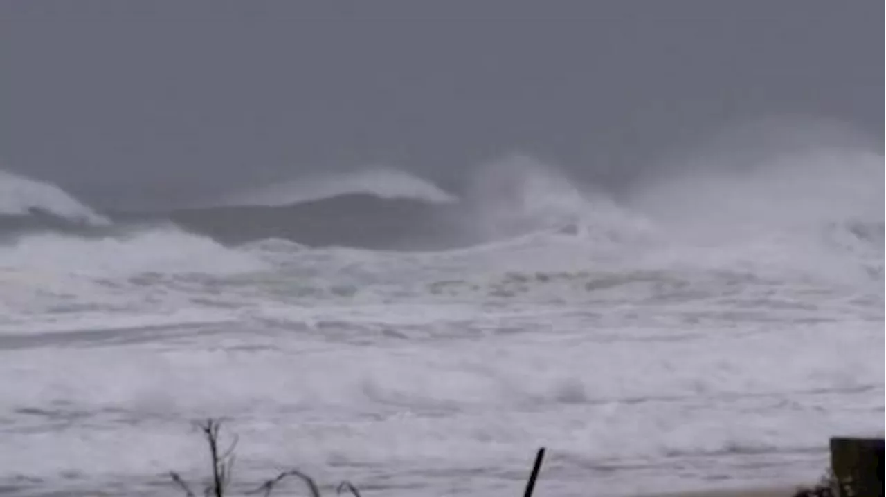 Bomb cyclone: At least 1 dead as storm pounds US Pacific Northwest