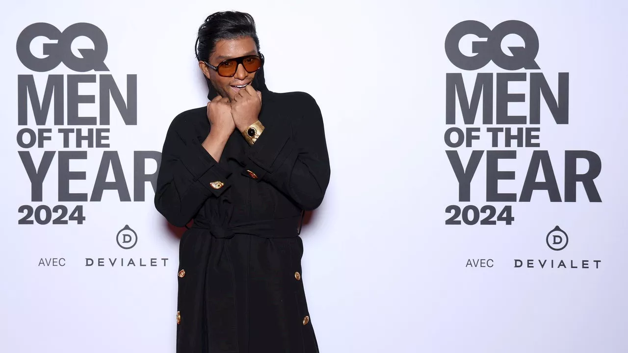 Le styliste des stars Law Roach sublime le manteau noir aux Hommes de l'année 2024