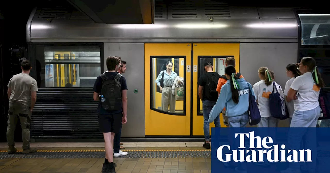 Chaotic Sydney train shutdown averted after eleventh hour crisis talks with union