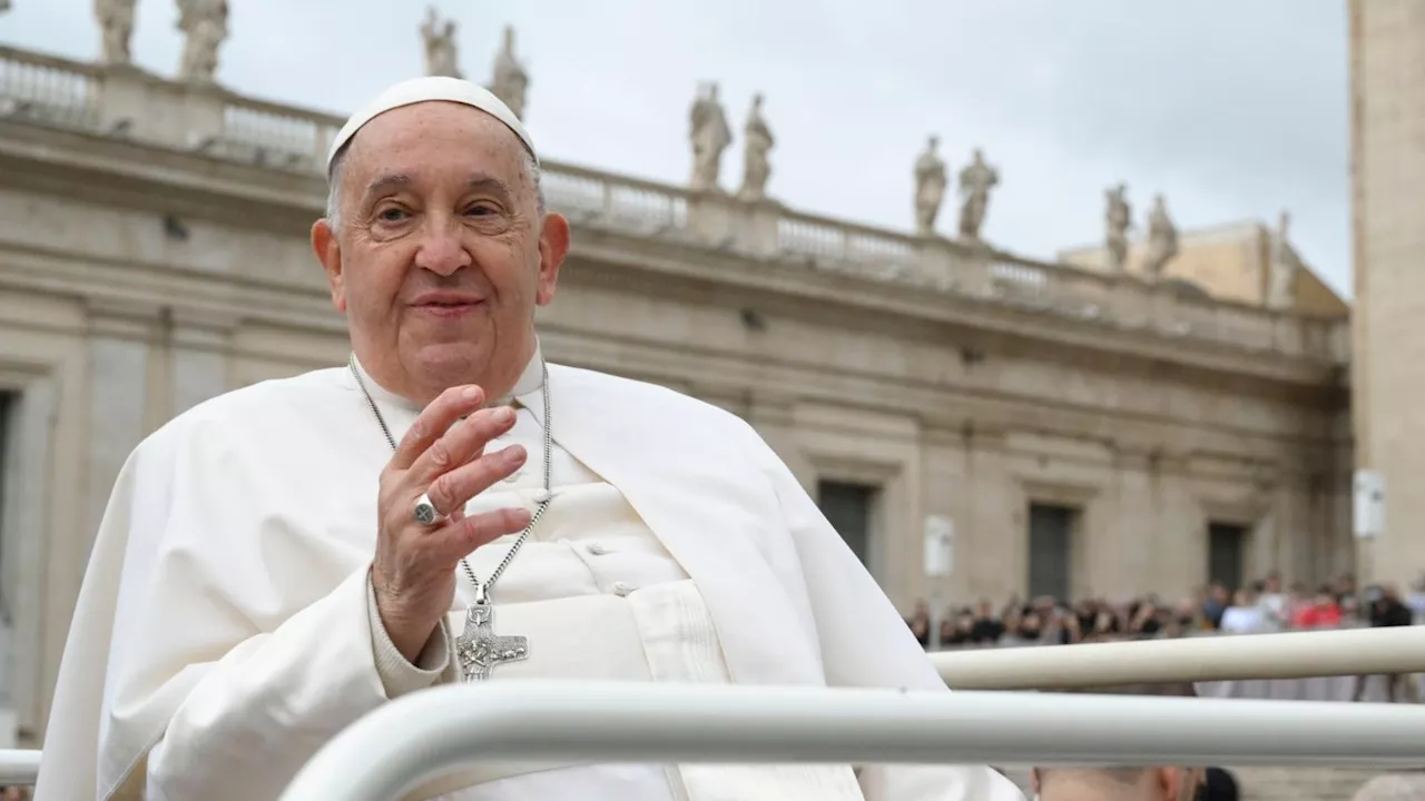 Pope at Audience: Charisms are gifts of the Spirit for unity and service