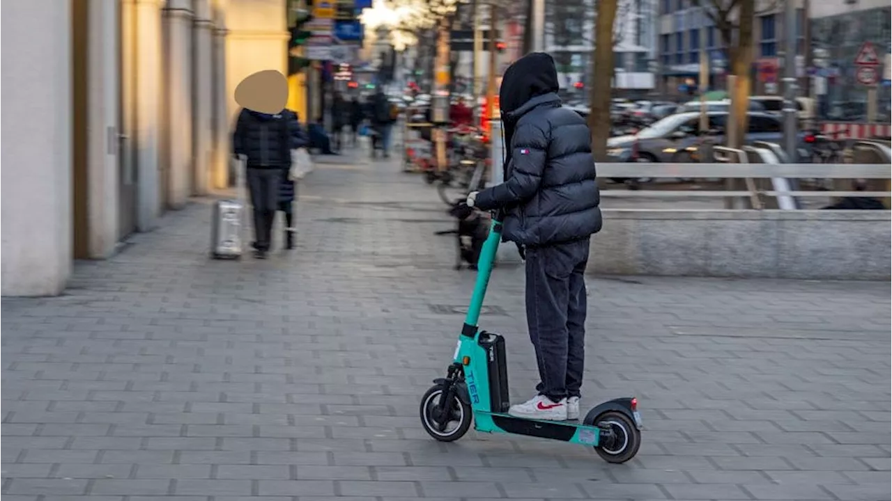 E-Scooter-Bande raubt Passanten aus, feuert Schuss ab!