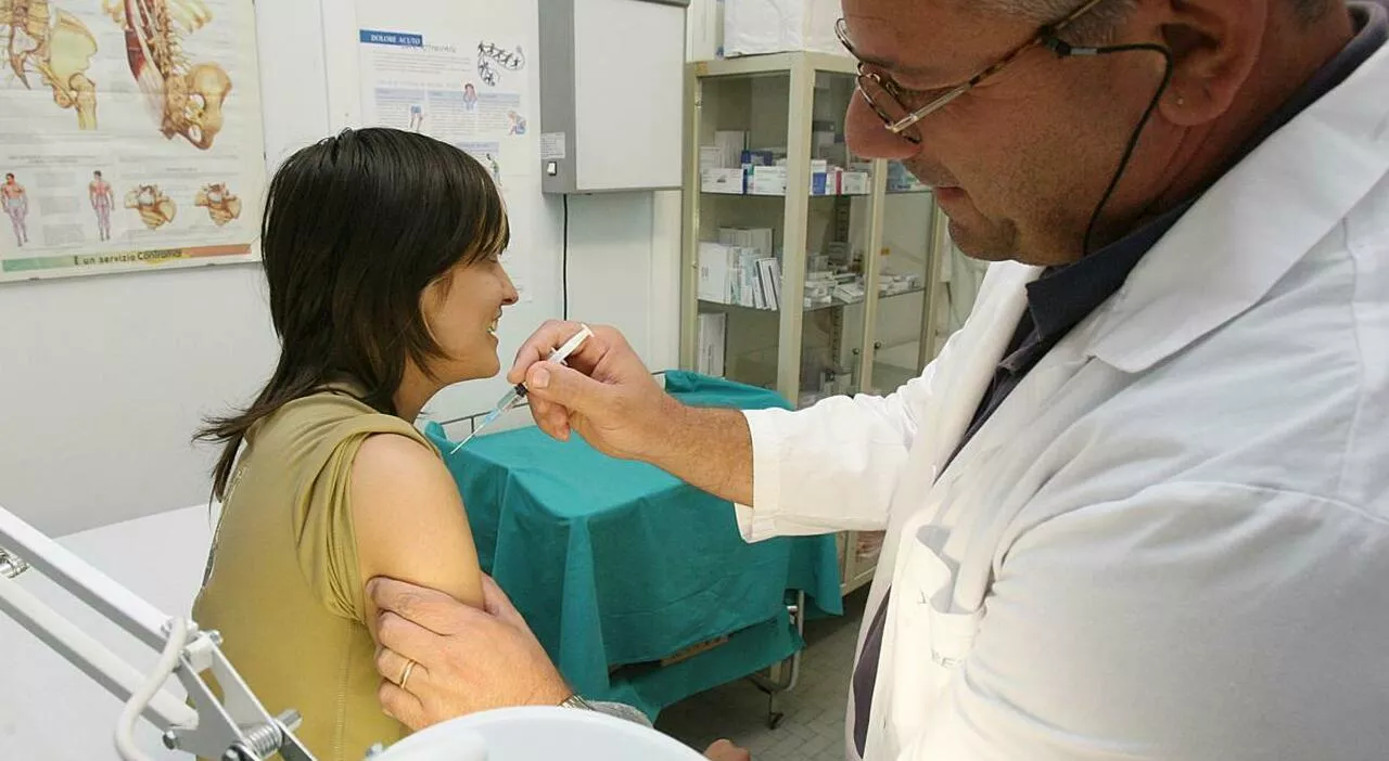 Vaccinatevi ora per salvare il Natale: l'appello di Aquilani (Asl). E Fiore (Fimmg): Oltre 40mila dosi già som