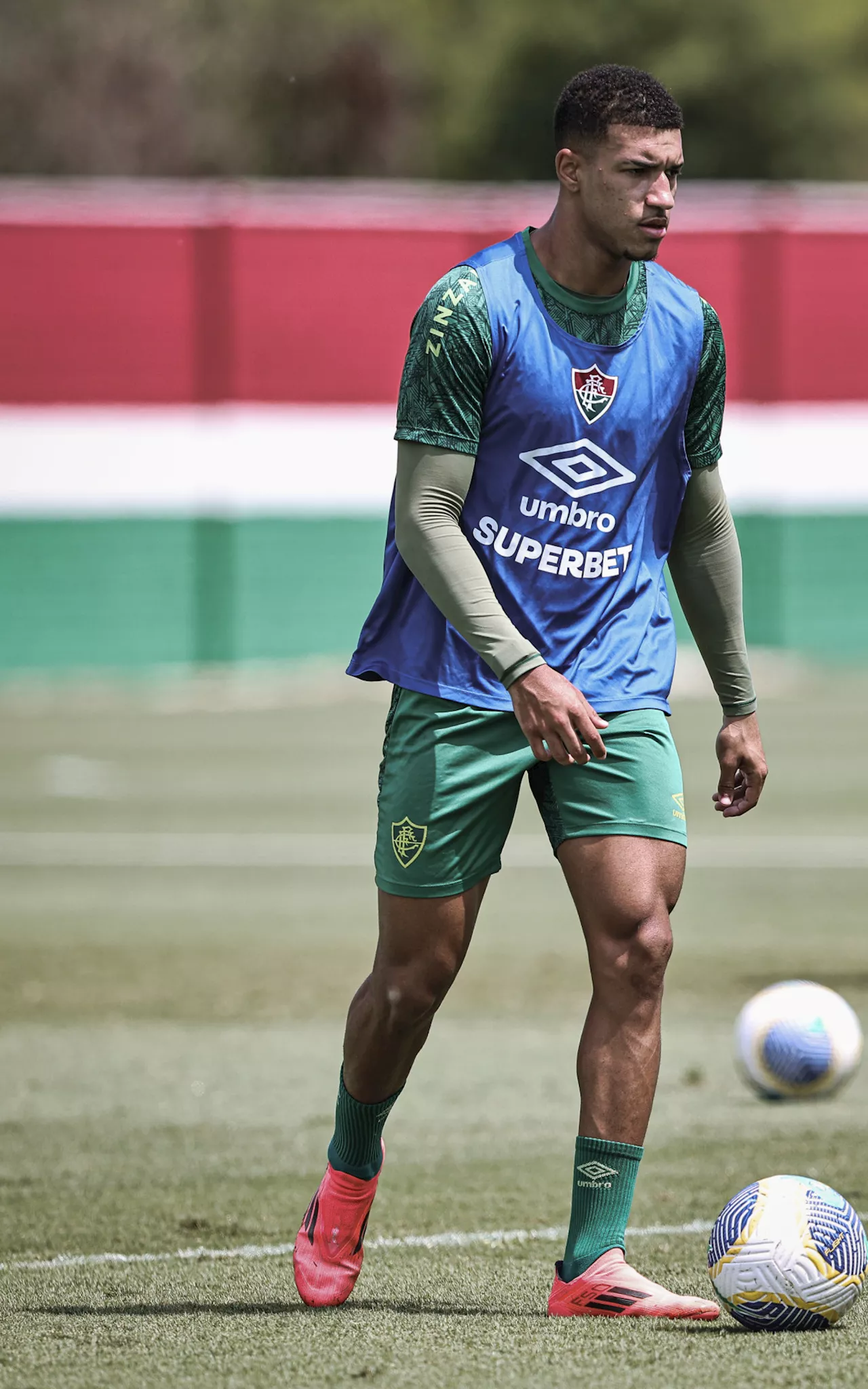 Em segundo ano como profissional, Kauã Elias tem números semelhantes aos de Pedro no Fluminense