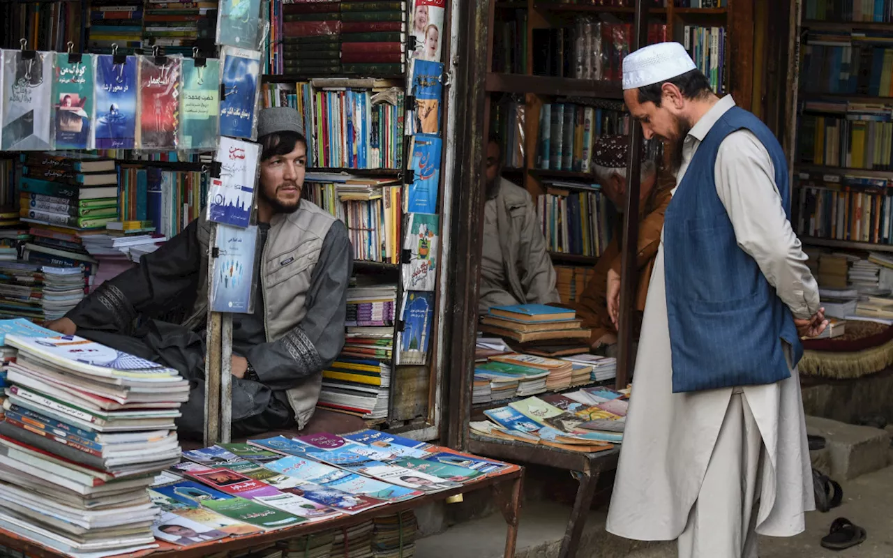 Governo talibã proíbe livros 'não islâmicos' em bibliotecas e livrarias do Afeganistão