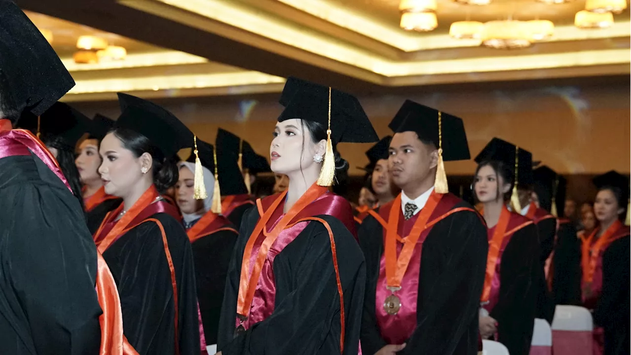 Gelar Wisuda ke-XIV, Universitas Bakrie Lahirkan 882 Generasi Unggul yang Siap Membangun Negeri