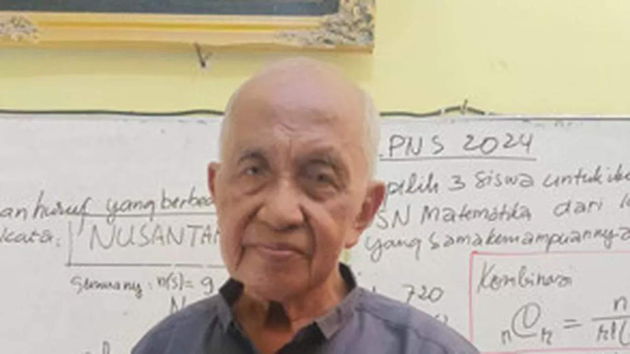 Kisah Inspiratif Mbah Melan, Guru 79 Tahun yang Kasih Kelas Virtual Gratis di TikTok