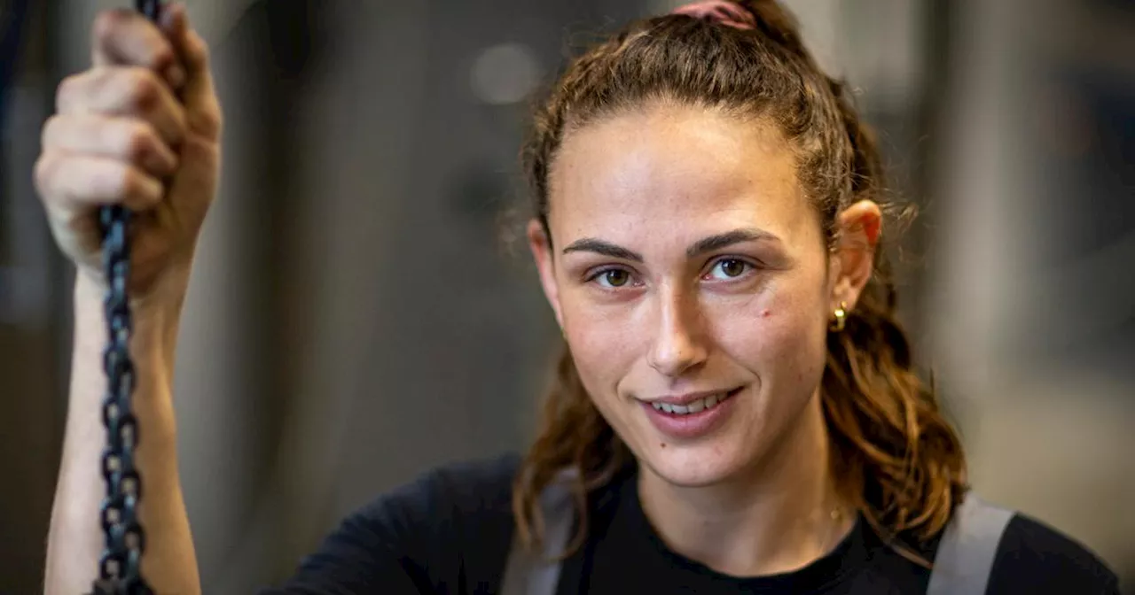 En sikker billet til job: Jeanette har lige fået sit svendebrev i udpræget mandebranche
