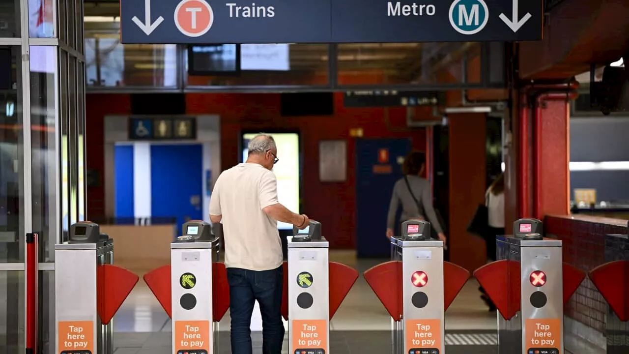 Sydney train strike called off after NSW government reaches deal with union