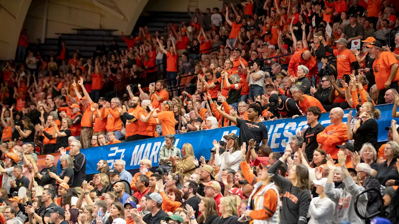 Oregon State MBB Hosts Rival Oregon at Gill Coliseum