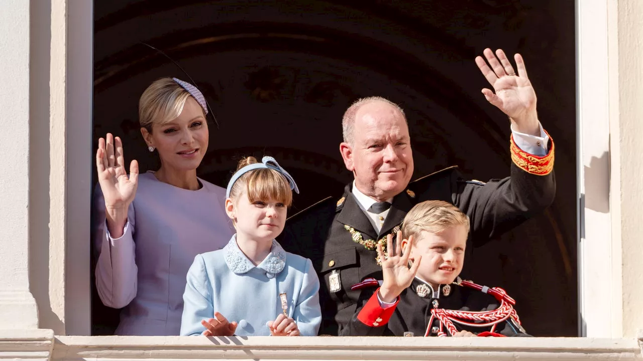 La princesse Charlène s’affiche avec sa précieuse bague de fiançailles lors de la fête nationale monégasque