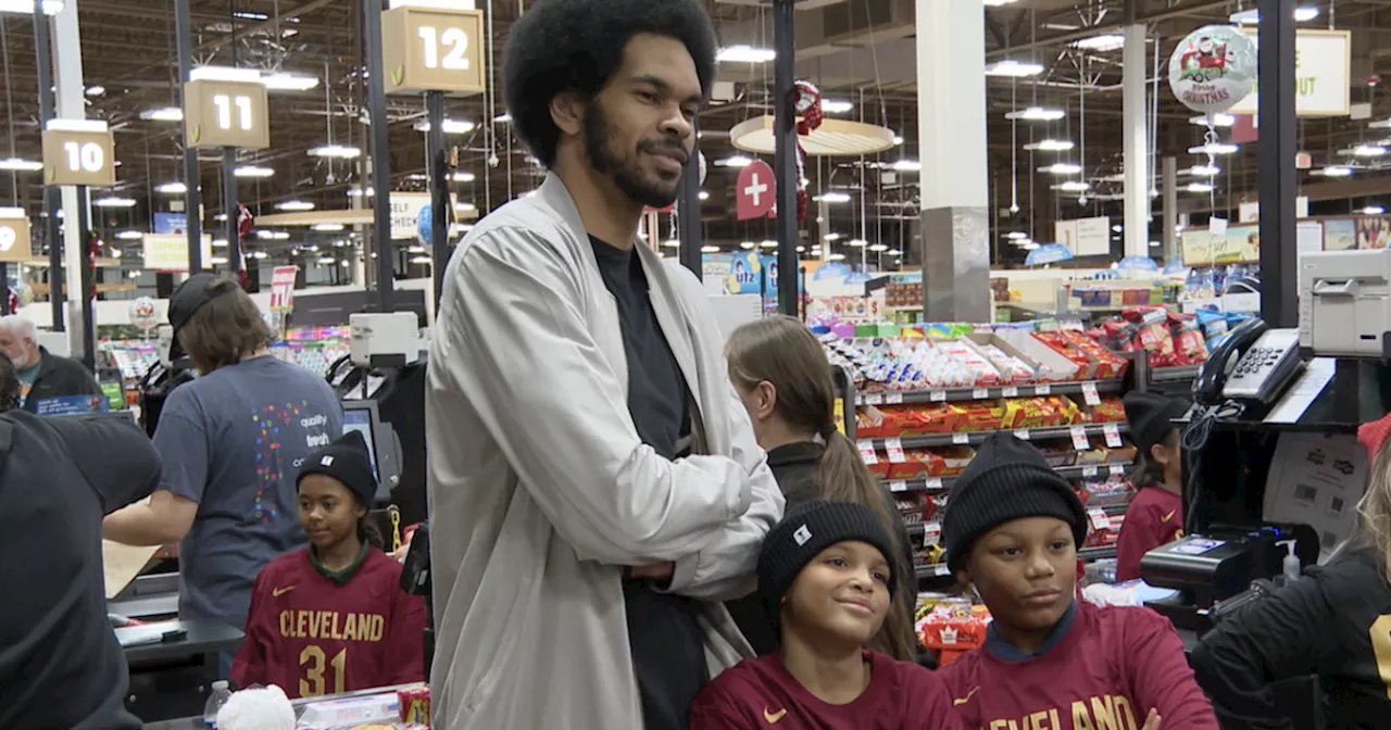 Cavs C Jarrett Allen teaches math skills while giving back at annual Thanksgiving meal giveaway in Cleveland