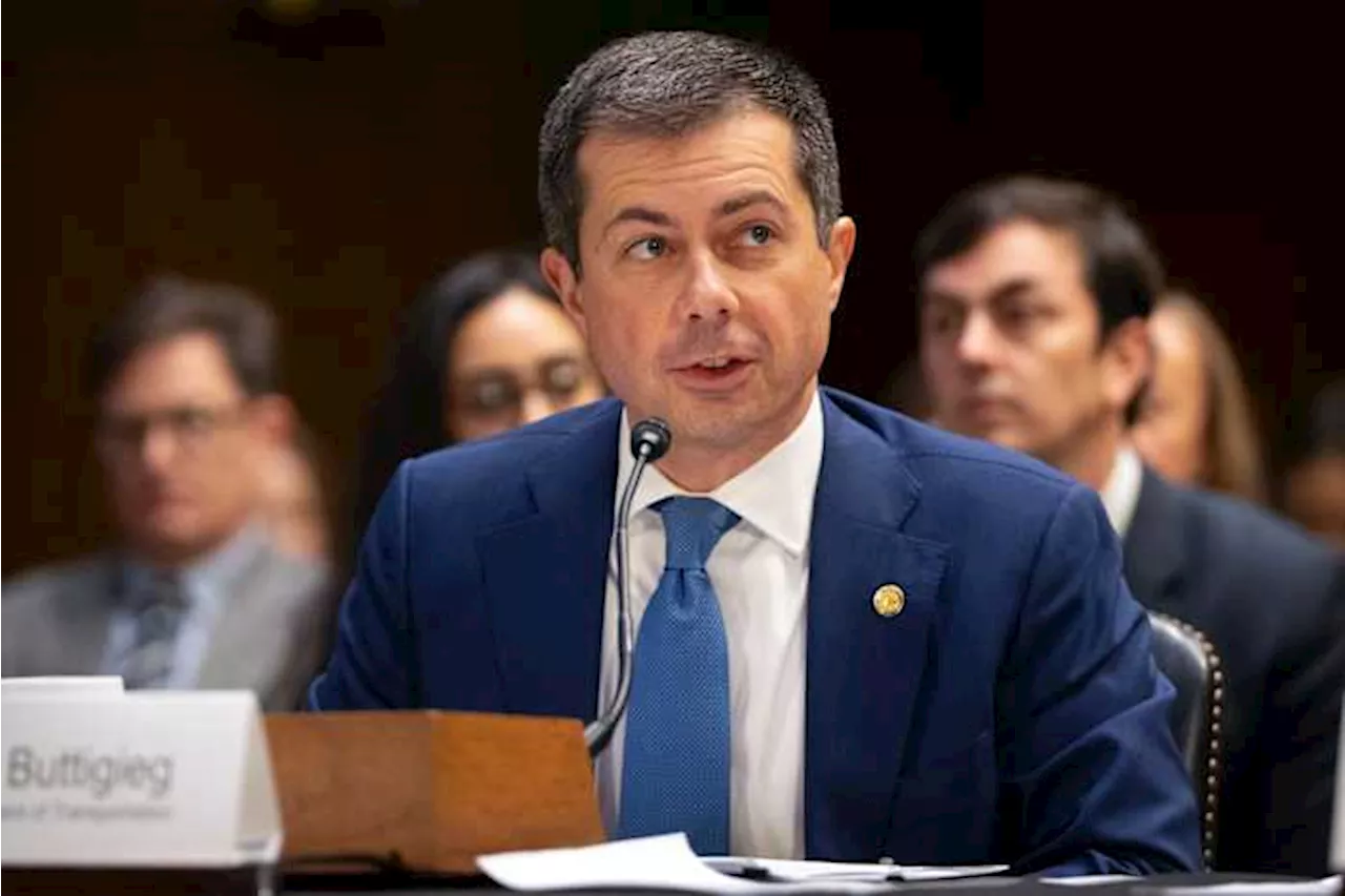 Airline CEOs and Transportation Secretary Buttigieg fight over regulations even after election