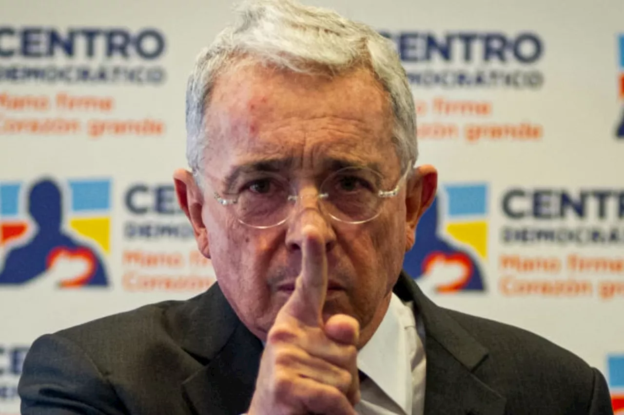 Uribe defendió la privatización de Telecom tras señalamientos del presidente Petro