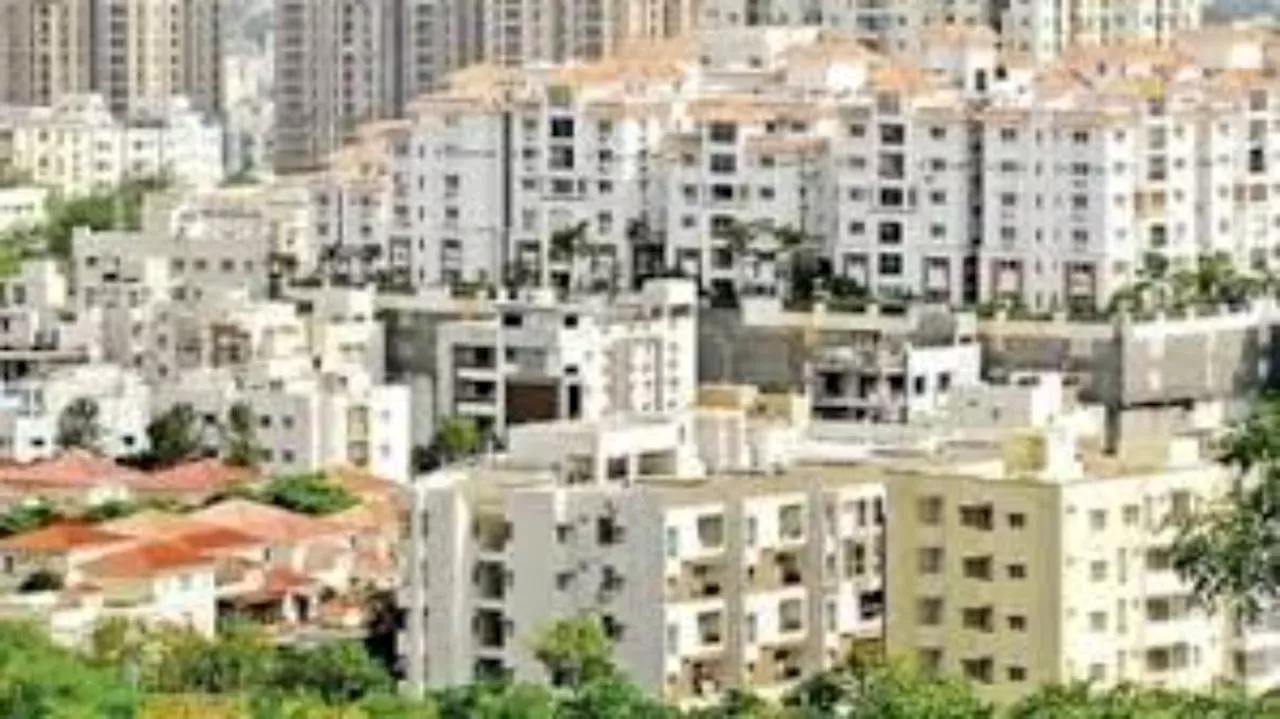 Real Estate: హైదరాబాద్‎లో ఇళ్లు కొనడం అంత ఈజీ కాదు..ధరలు చూస్తే కళ్లు బైర్లు కమ్మాల్సిందే