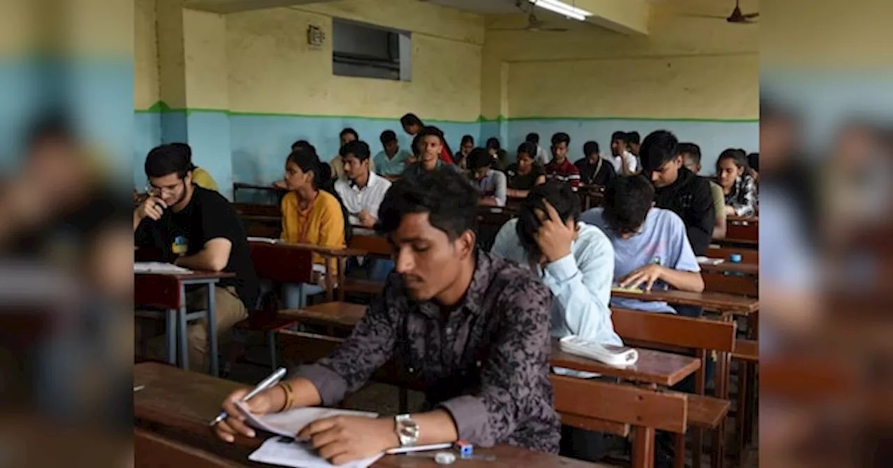 University Exam: यूनिवर्सिटी ने हाथ से लिखकर दिया संस्कृत का क्वेश्चन पेपर तो अंग्रेजी के की बना दी पर्ची