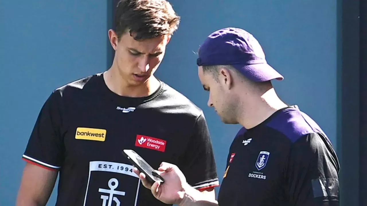 Fremantle stunned as ruckman Max Knobel poached by Gold Coast in rookie