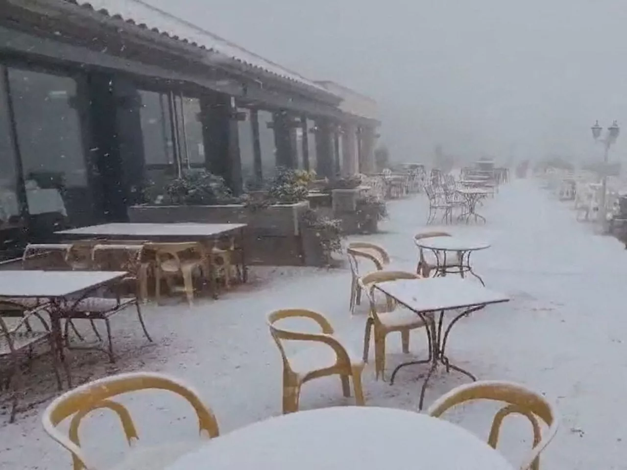 Près de Lyon : la neige tombe et tient dans le Rhône, voici les images