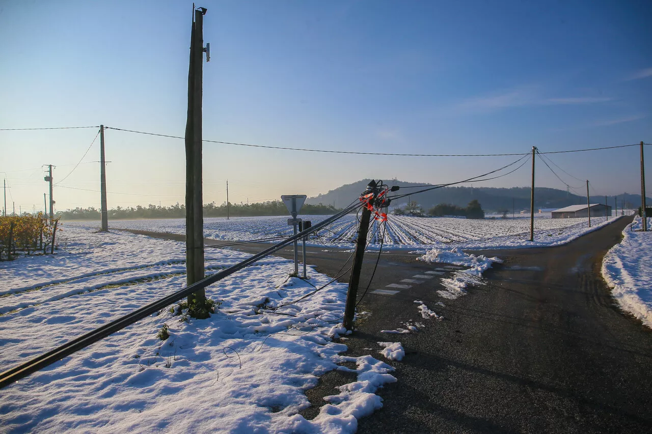 Tempête Caetano, neige et vent : encore 200 000 foyers privés d'électricité, et ça va durer pour certains