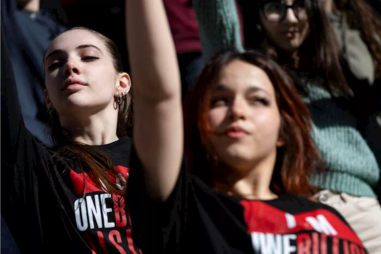 Violenza donne, per il 30% dei giovani la gelosia è una forma d'amore