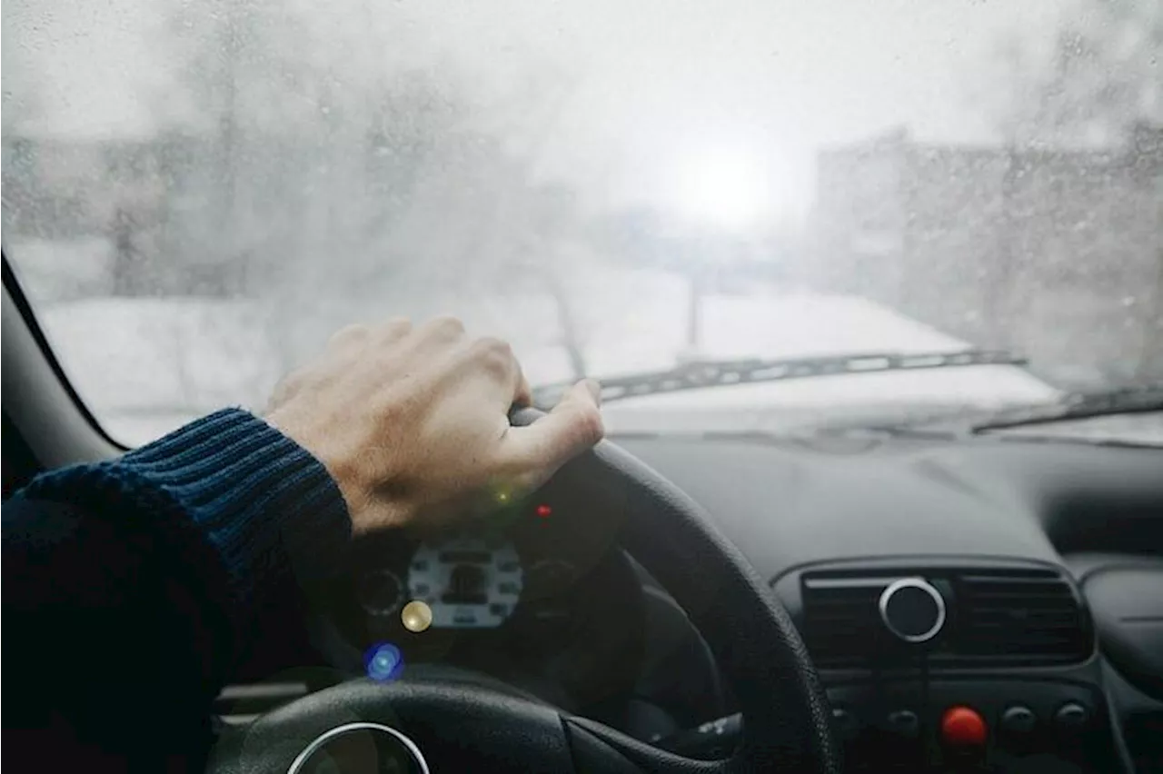 Car Defogger: डिफॉगर्स और केमिकल के जरिए कार की खिड़कियों से कैसे हटाएं कोहरा, जानें जरूरी टिप्स