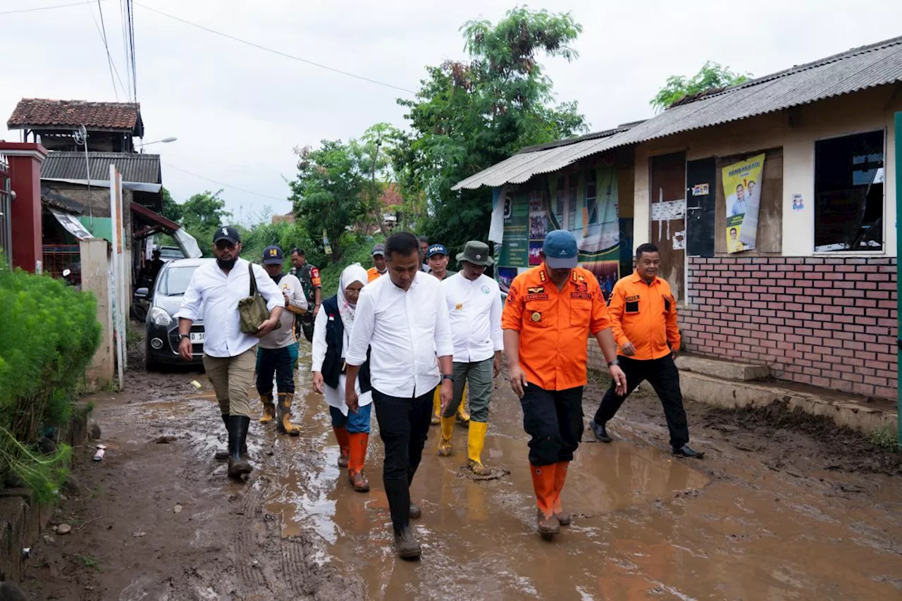 Pj Gubernur Jabar koordinasikan pencarian korban banjir di Bandung