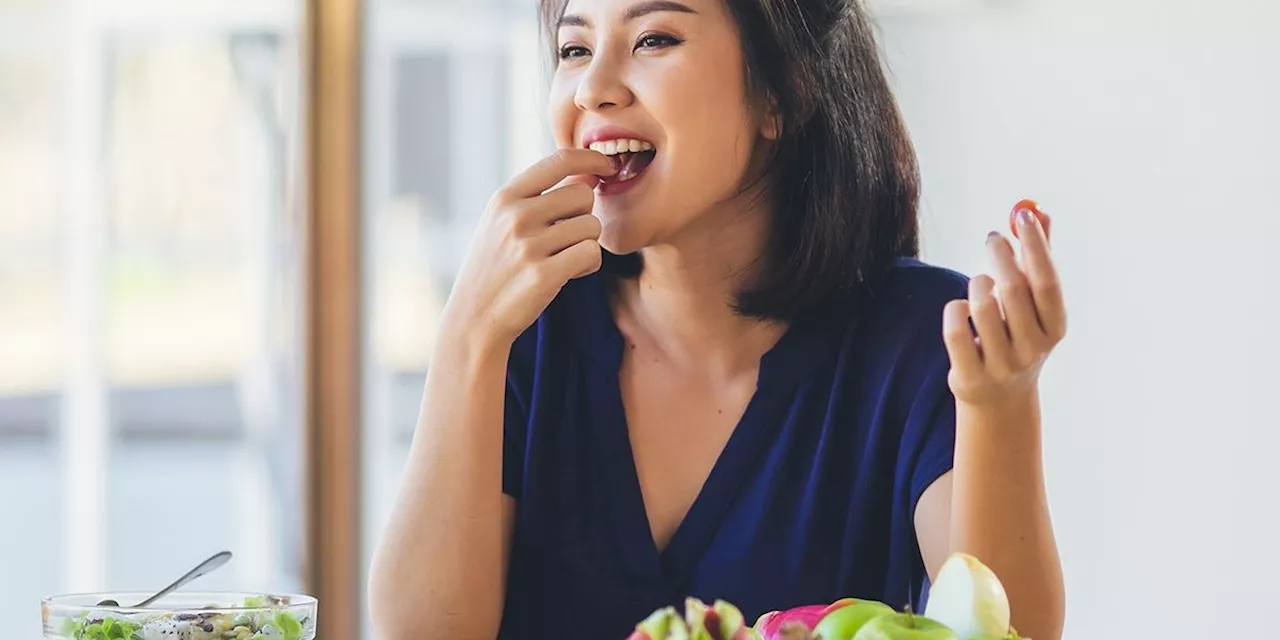 Nutritionists Reveal the No. 1 Snack to Keep Your Blood Sugar Stable