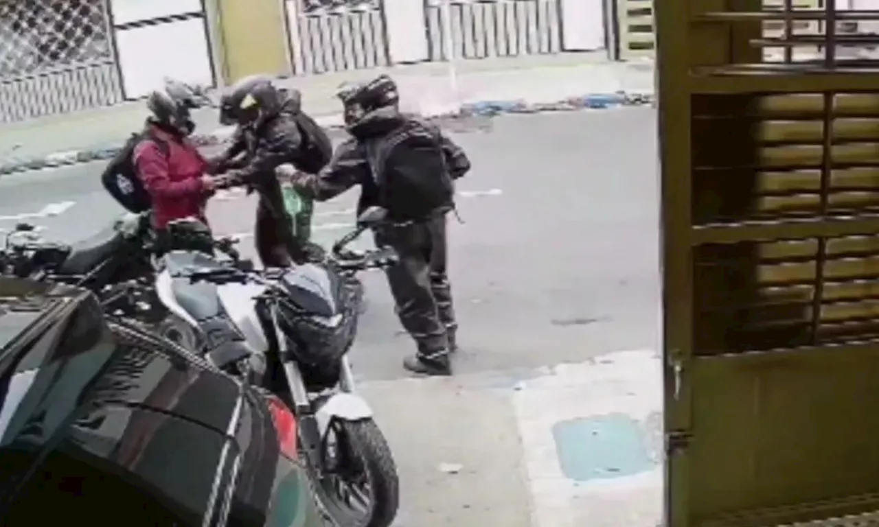 Violentos robos de motos en Bogotá quedaron en video: así engañan a las víctimas