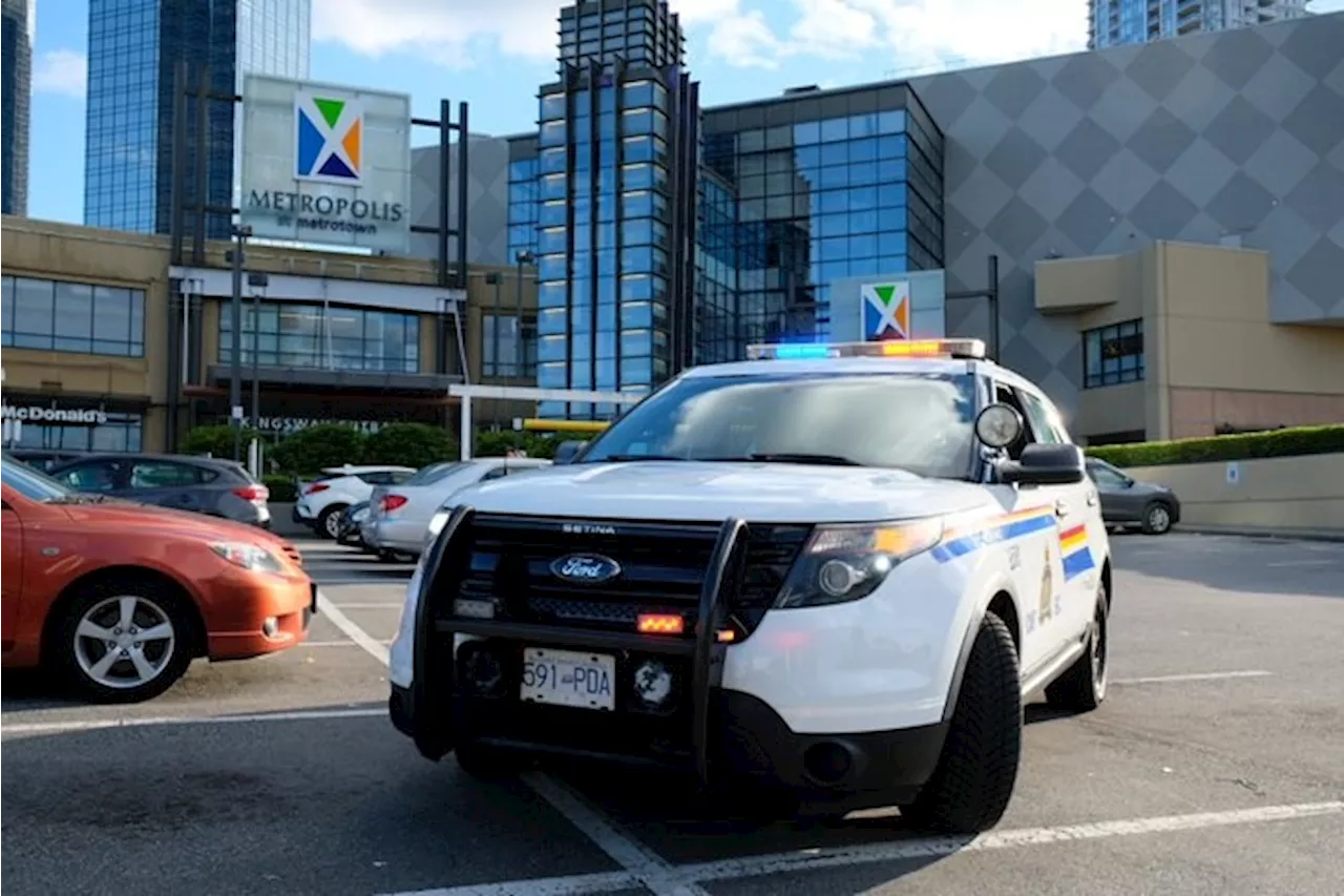 Weapons call sparks big police response at Burnaby's Metrotown mall