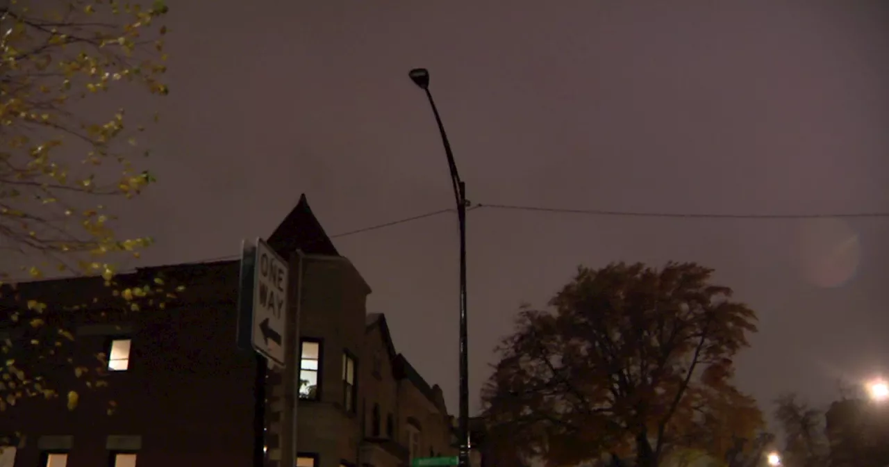 Streetlights keep going out in Chicago's Woodlawn neighborhood, and residents want answers