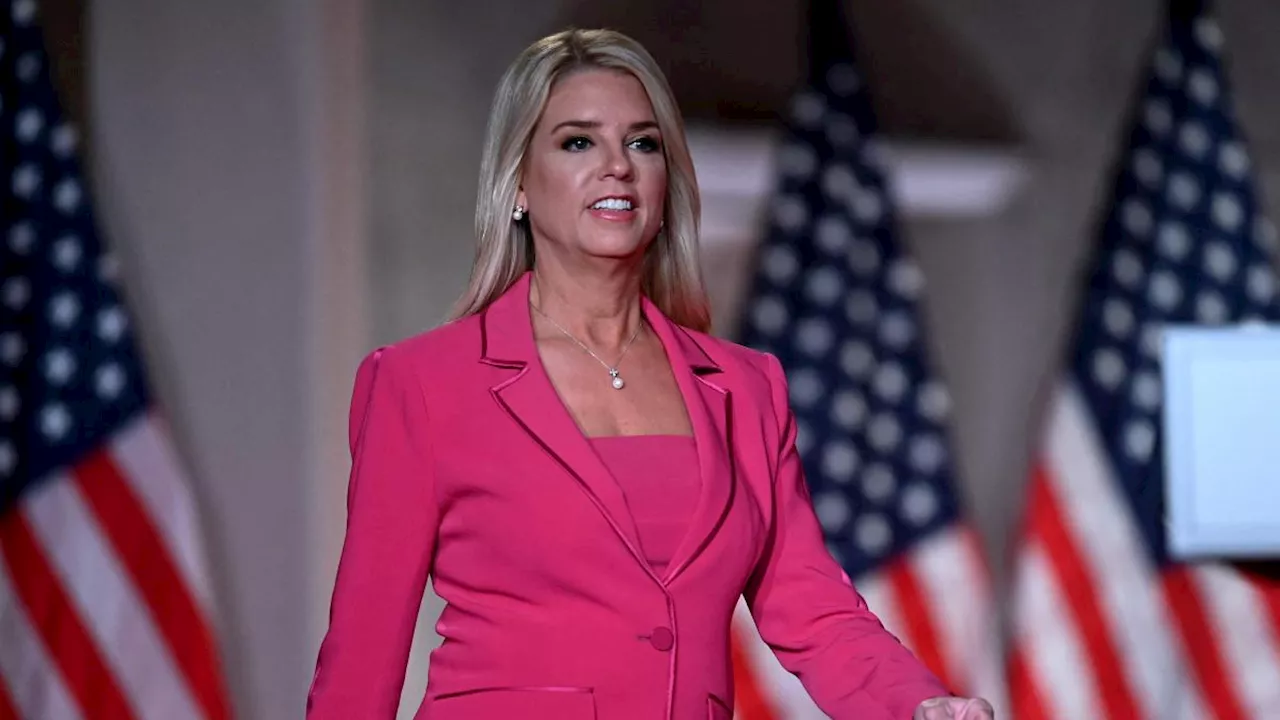 Chi è Pam Bondi, l'ex procuratrice della Florida nominata da Trump ministra della Giustizia