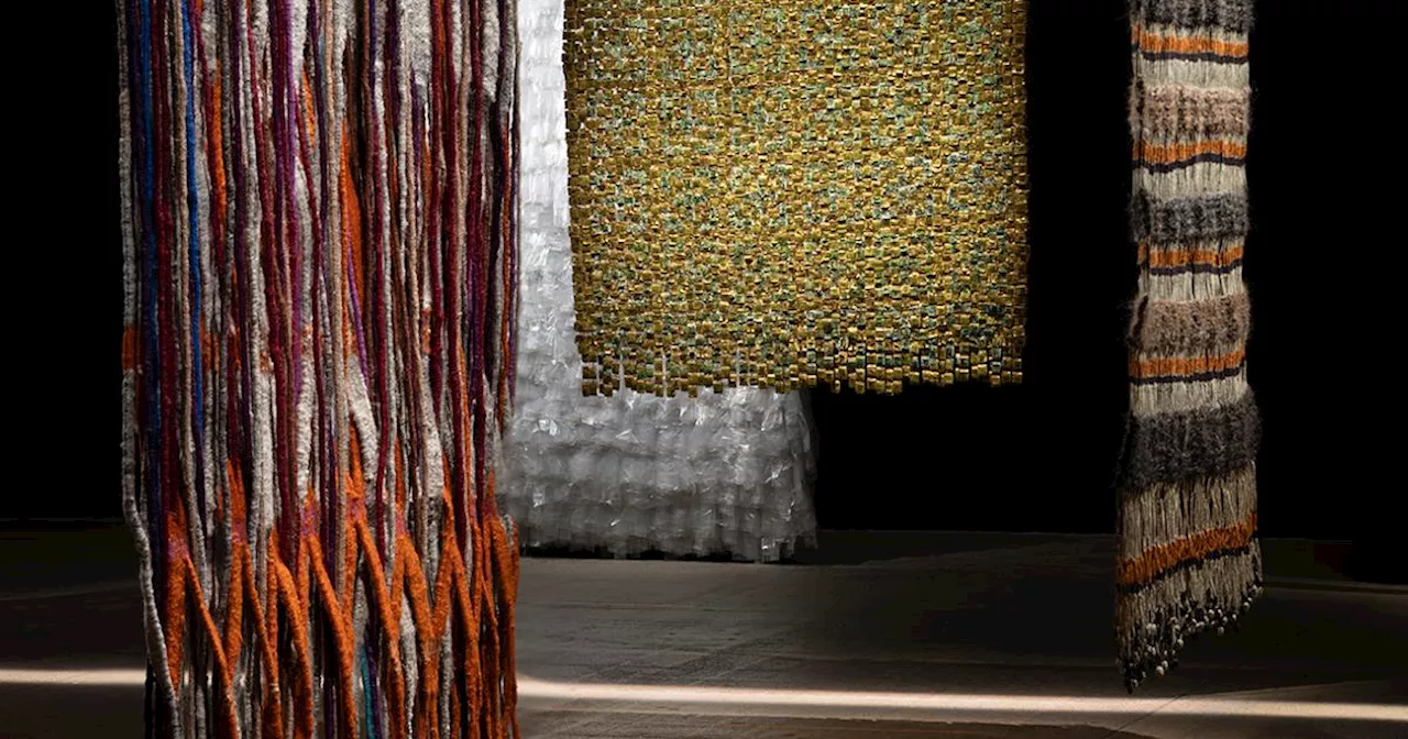 Les mirages textiles d’Olga de Amaral à la Fondation Cartier