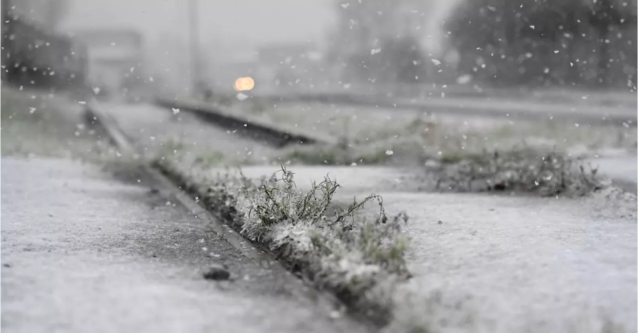 Schneefall: Neun Autos landeten im selben Straßengraben