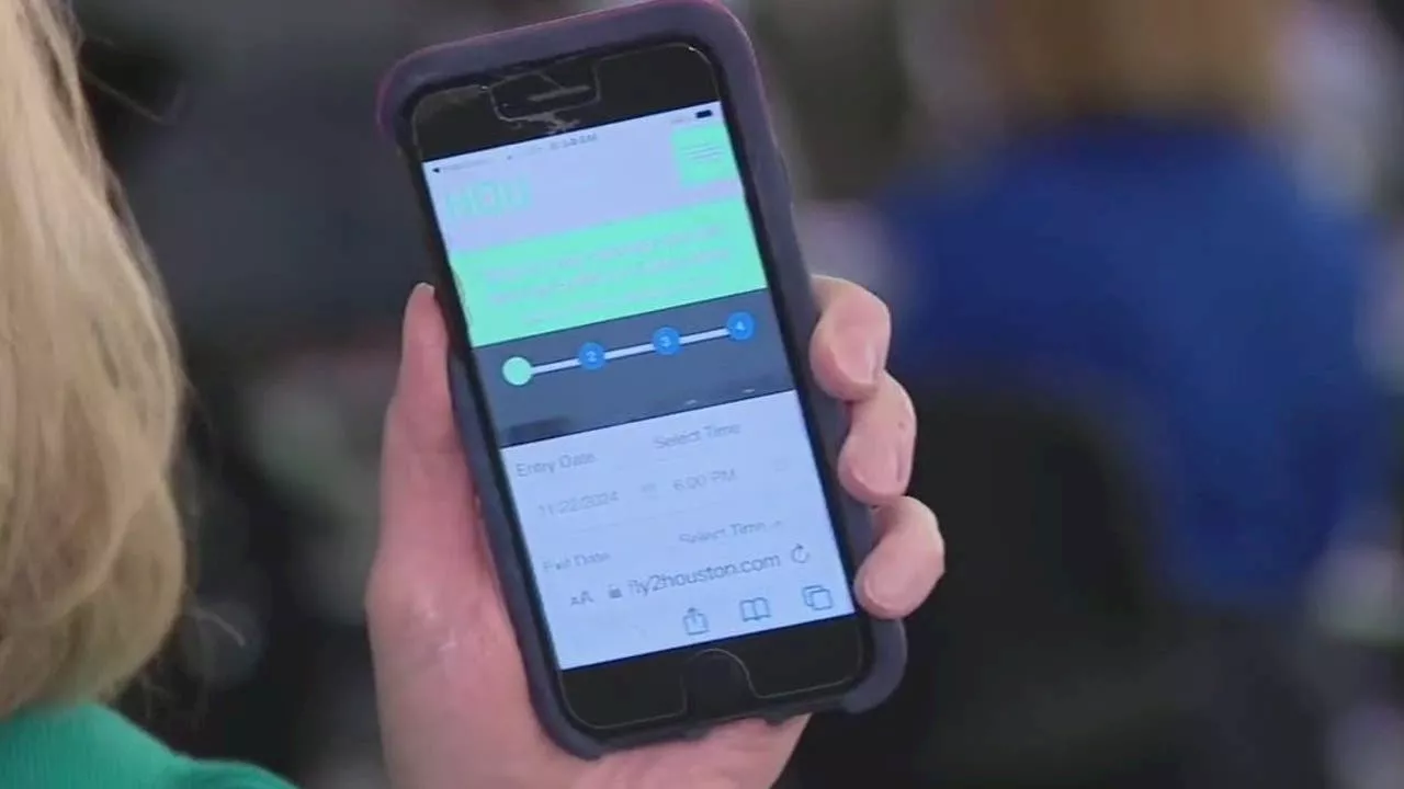 New tech at Houston airports just in time for Thanksgiving travelers