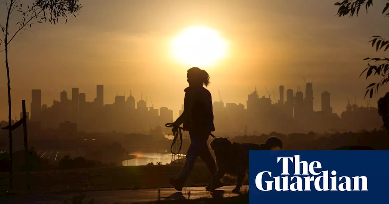 Australia’s south-east faces heatwave amid BoM weather warning to stay indoors