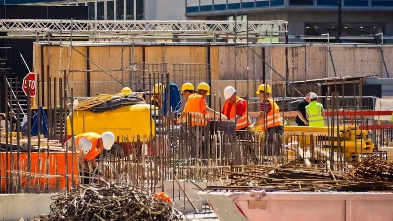 El salario medio español sube a 2.273 euros en 2023, pero casi un tercio de los sueldos no llega a 1.534 euros